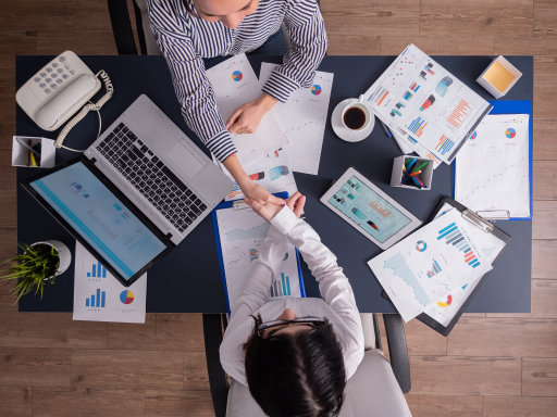 Stok giriş-çıkışlarını, kritik stok seviyelerini ve fiyatlandırmaları kolayca yönetin. Barkod desteğiyle iş süreçlerinizi hızlandırın ve maliyetlerinizi optimize edin